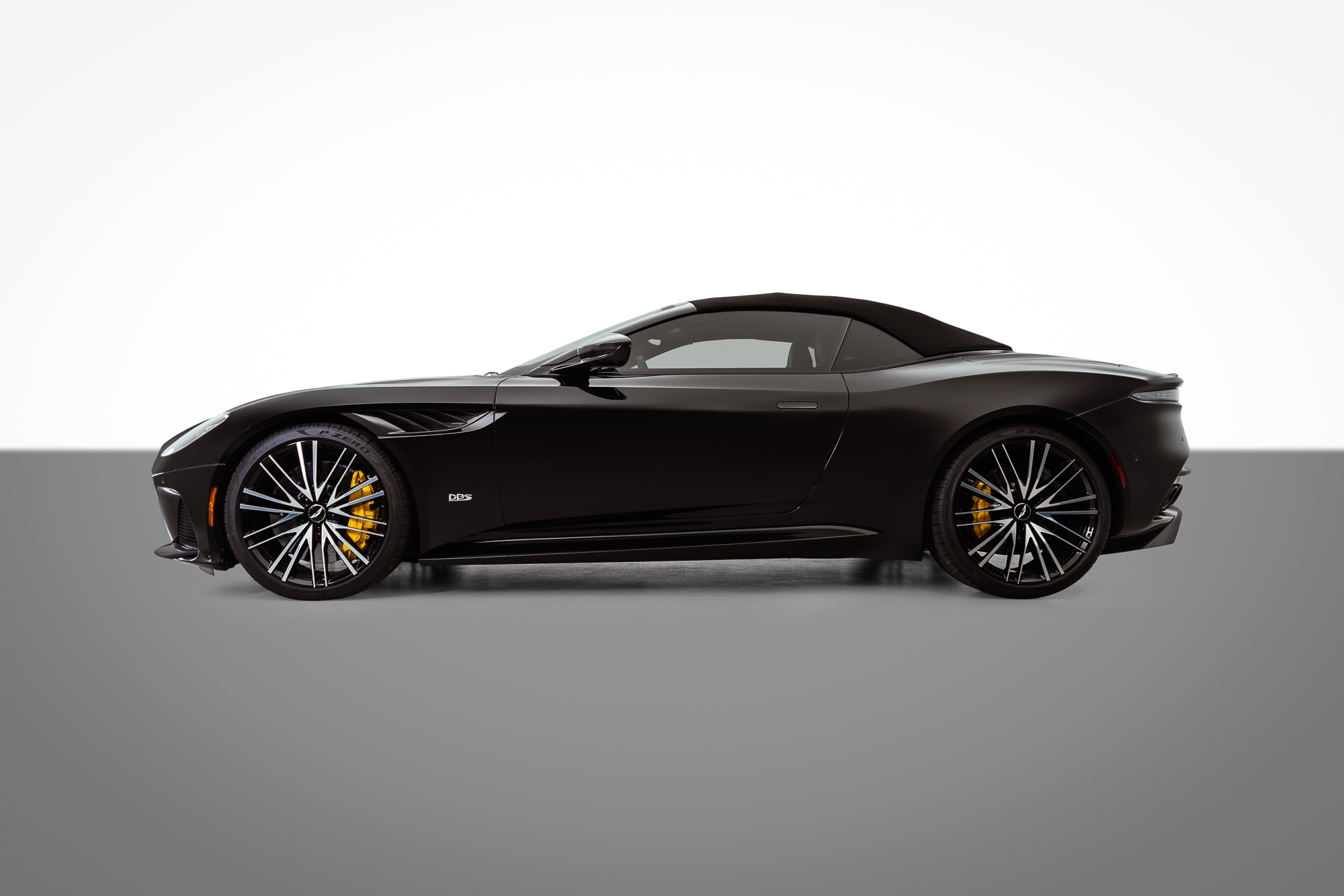 2021 Aston Martin Superleggera side view